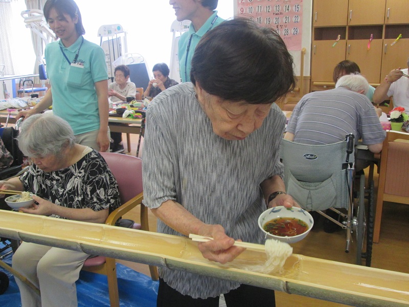 デイサービス山口でソーメン流しに挑戦！【山口】