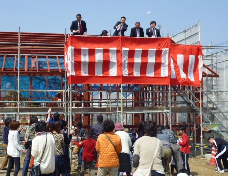 （仮称）小規模多機能センター三原で上棟式（餅まき）を行いました。