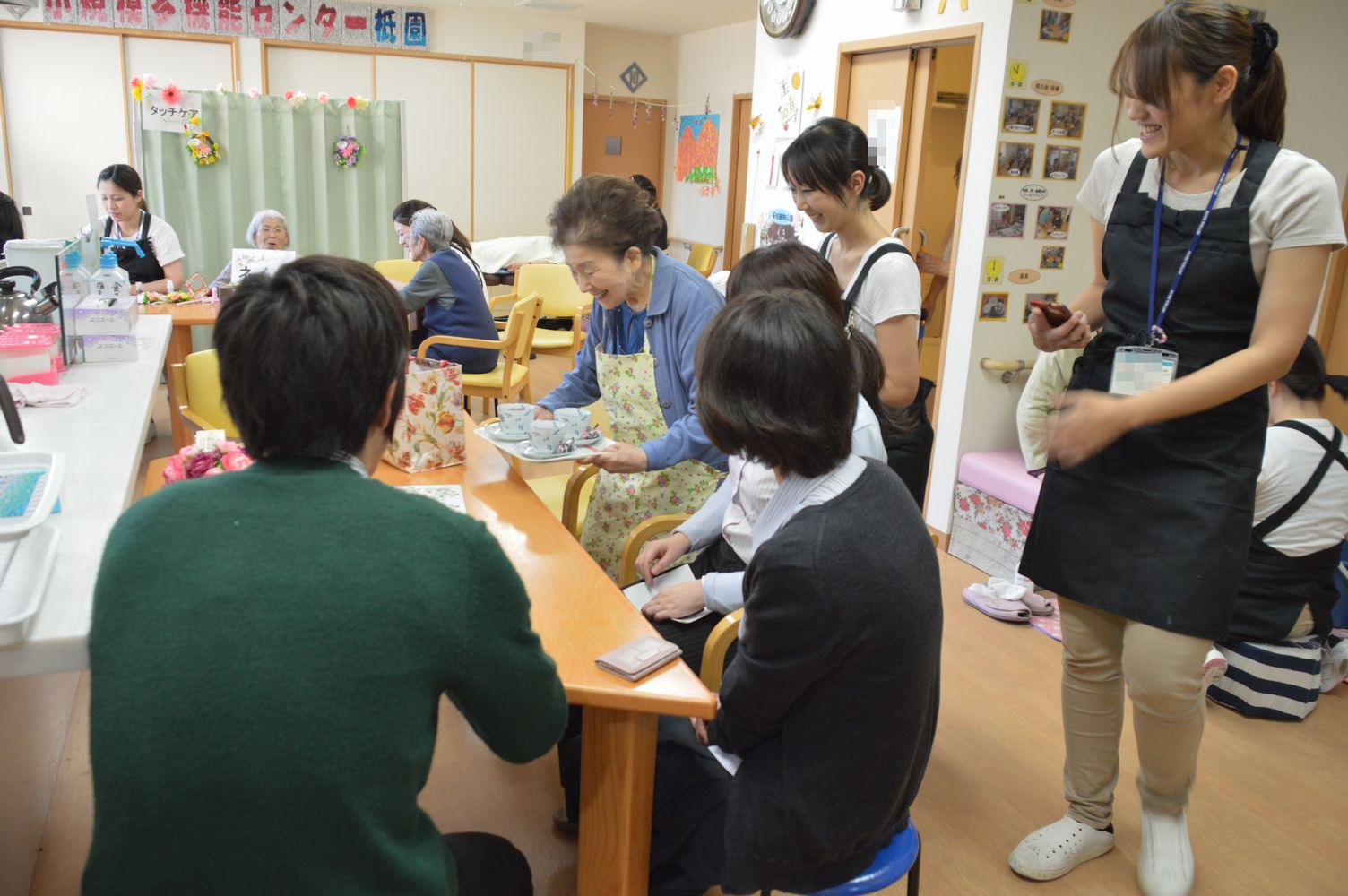 小規模多機能センター祇園、秋のビューティーフェア開催