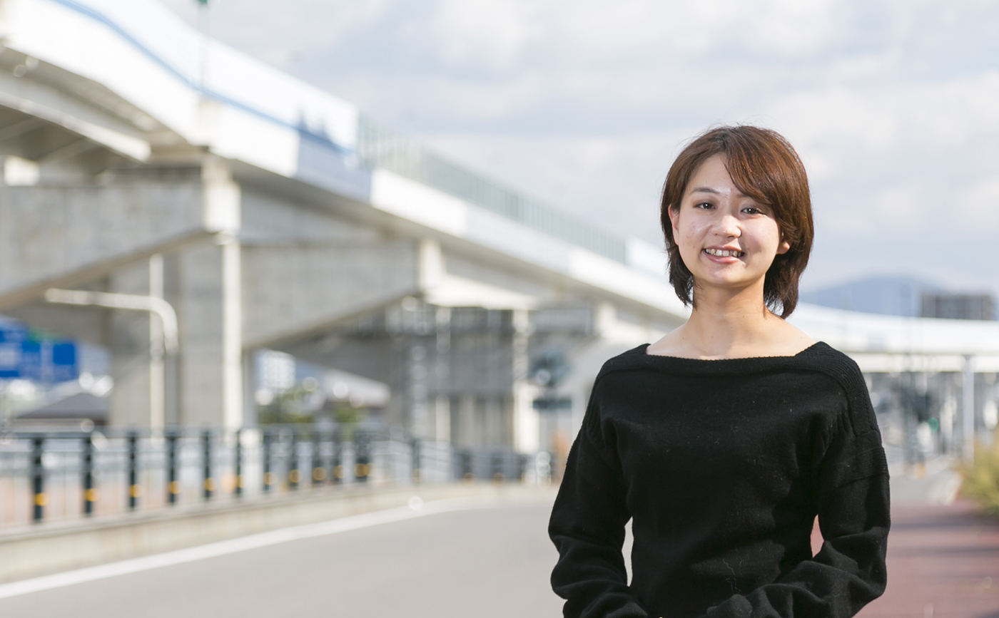 笑顔の高橋さんの写真