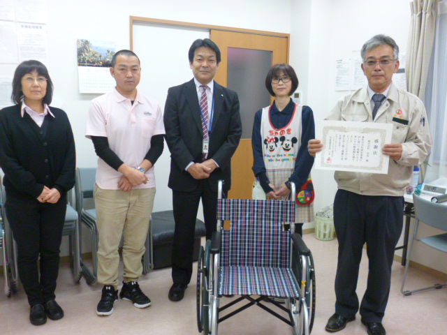 宏友様から車いすを寄贈されました【山口】