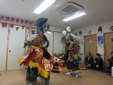 サンキ・ウエルビィ小規模多機能センター祇園_神楽実演-2