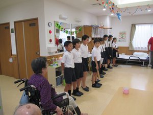 サンキ・ウエルビィ_小規模多機能センター柳井と柳東小学校交流会-2