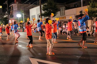 介護センター防府中央・防府栄町・防府・山口と、デイサービスセンター防府・山口スタッフが防府総おどりに参加