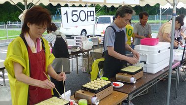 岩国夏祭りでスタッフによる屋台