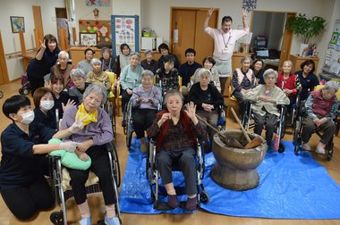 サンキ・ウエルビィグループホーム江波_平成最後のお餅つき-9