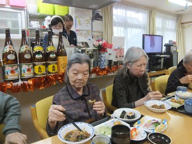 サンキ・ウエルビィ_小規模多機能センター祇園忘年会-3