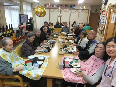 サンキ・ウエルビィ_小規模多機能センター祇園忘年会-4